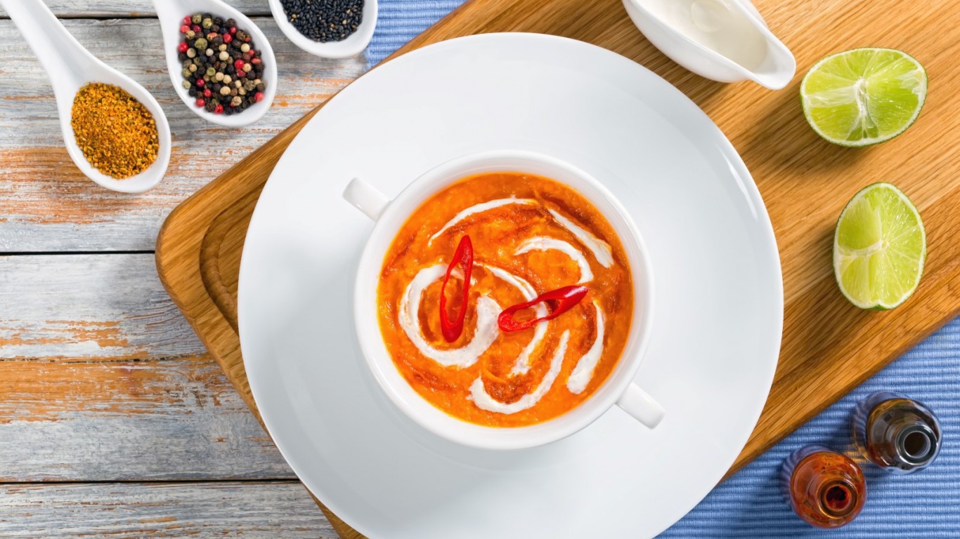 Крем супа от сладък картоф, червени чушки и чесън