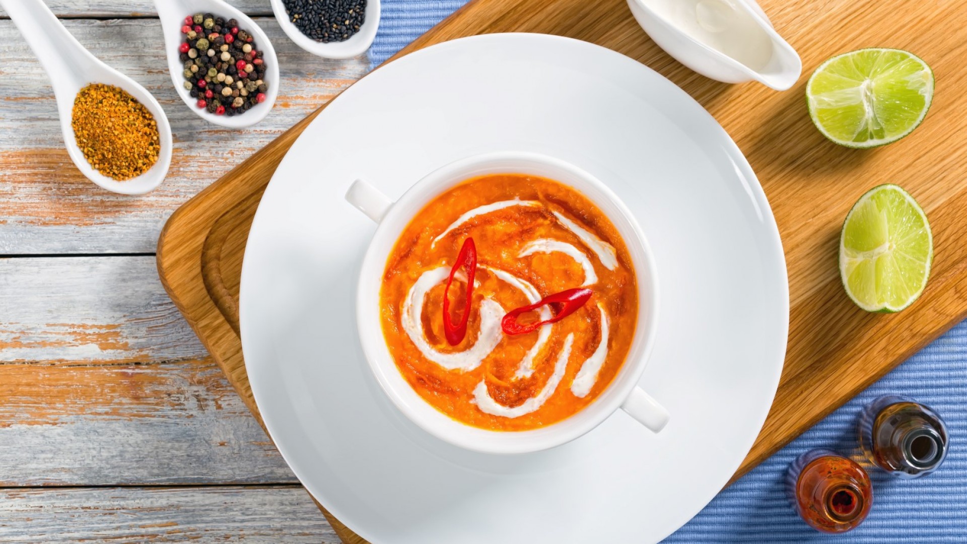 Крем супа от сладък картоф, червени чушки и чесън