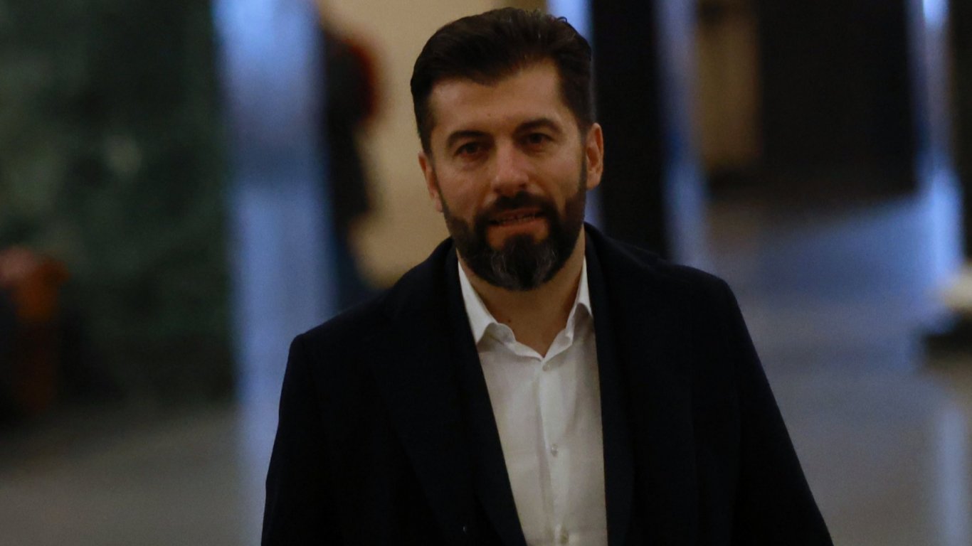 Бившият премиер Кирил Петков е изправен пред съда по обвинение