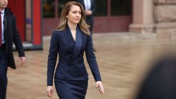 И председателят на парламента Рая Назарян замина за Украйна