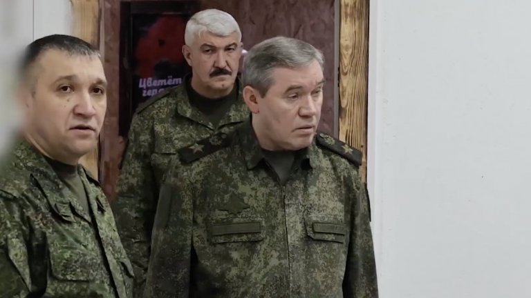 Началникът на Генералния щаб на Русия отиде на фронта за изненадваща проверка (видео)