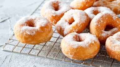 Да си направите понички у дома е фасулска работа с този трик