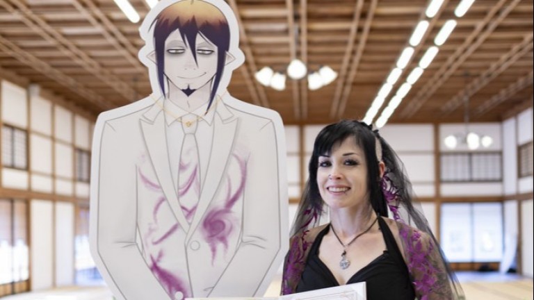 Съпруга в афера с чатбот, мъж се жени за холограма: Защо хората се влюбват в измислени същества?