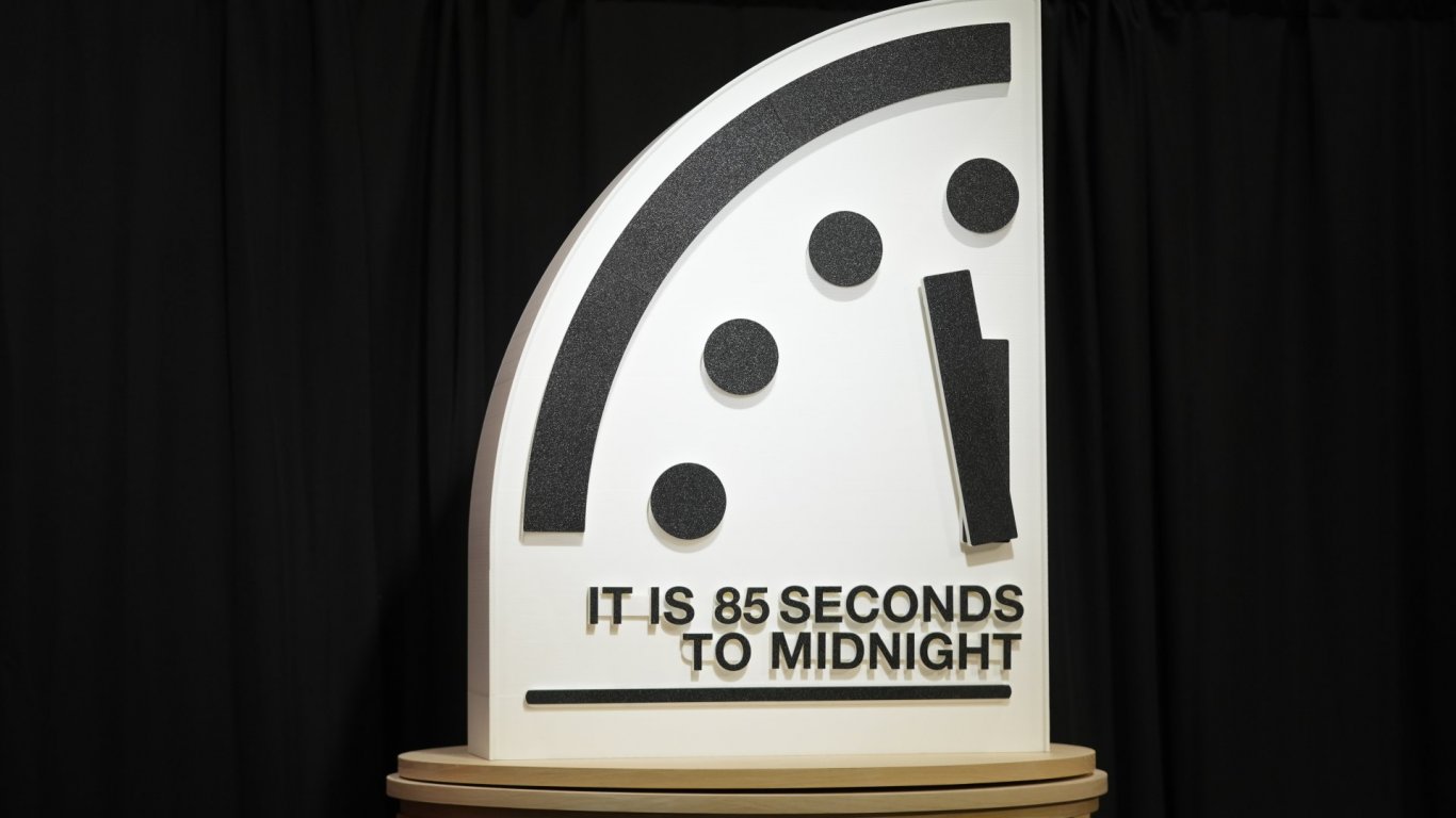 Стрелките на Часовника на Страшния съд са рекордно близо до Апокалипсиса