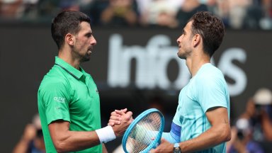 Джокович бе тръгнал към вкъщи, но отказване го прати на полуфинал