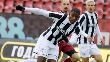 "Левски" спечели наддаването за Переа, представя го до дни