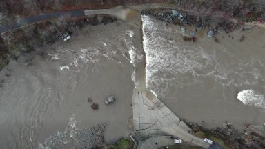 Нощ под полицейска охрана в Ардино, реката спадна, но рискът остава