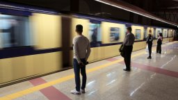 19-годишен младеж намушка момче и изби зъб на друго в софийското метро