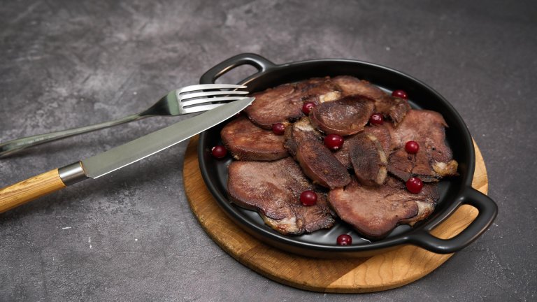 Телешки език в масло и чесън