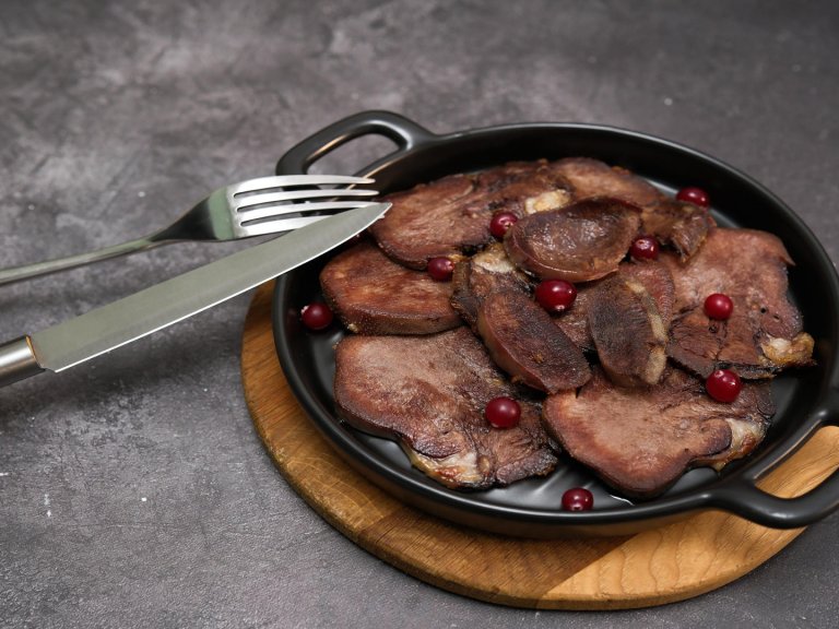 Телешки език в масло и чесън