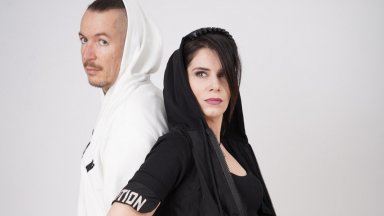  Артистичното дуо Ive & Chaz започва годината си с "Черните клавиши на пианото"