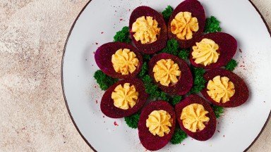 Веган пълнените яйца изглеждат много по-апетитно, отколкото си представяте