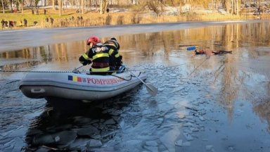  Реки преливат в Северна Румъния, взривяват лед, за да спасят села от потоп (видео)