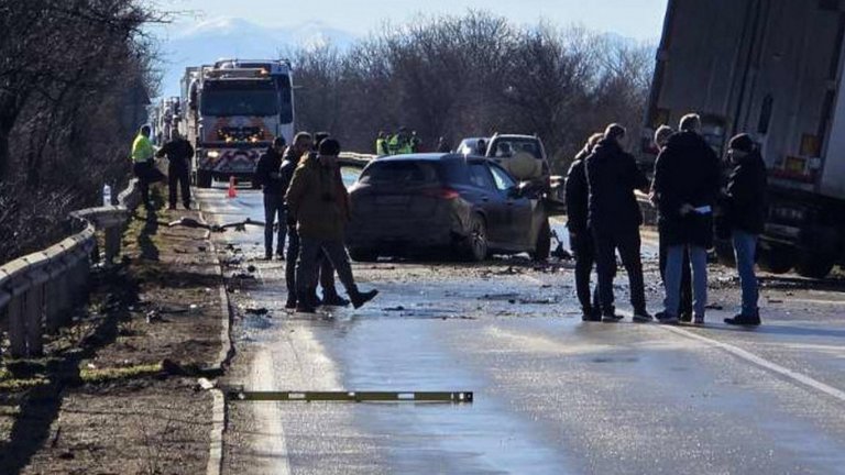 Черен лед е причина за сблъсъка с ТИР, отнел живота на бившия кмет на Червен бряг