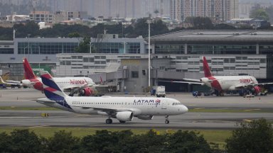 15 души загинаха при самолетна катастрофа в Колумбия, сред тях е и депутат (видео)