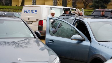 Инцидент с колата на Костадин Костадинов на служебния паркинг на НС (видео/снимки)