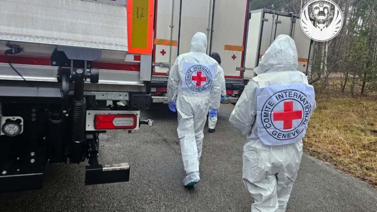 Русия върна телата на 1000 украински войници (снимки)