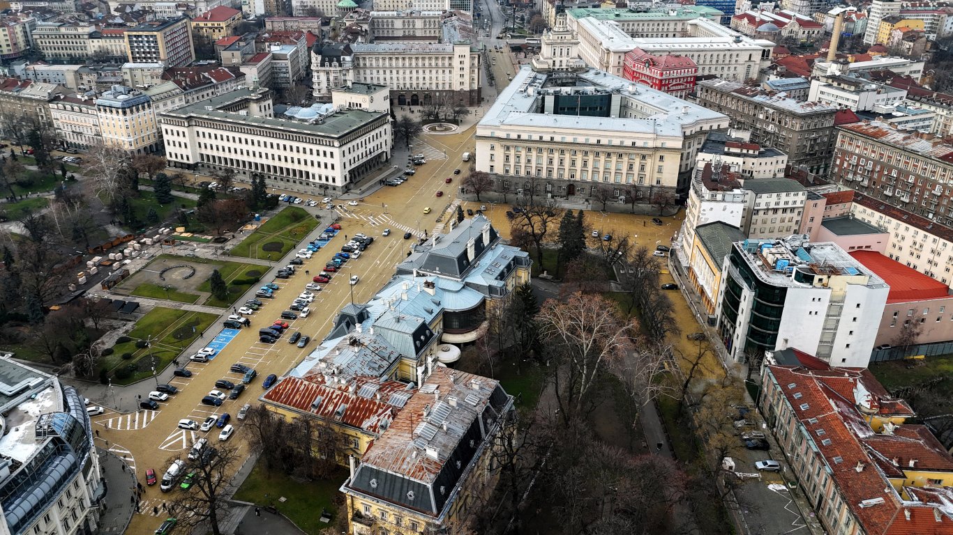 Безплатно паркиране и удължено работно време на градския транспорт в София за Великден