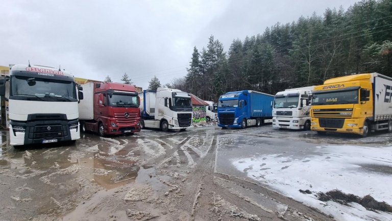 Македонските превозвачи вдигнаха блокадите по границата 