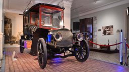 Mercedes-Benz отбеляза 140 години от създаването на автомобила с фотоизложба у нас