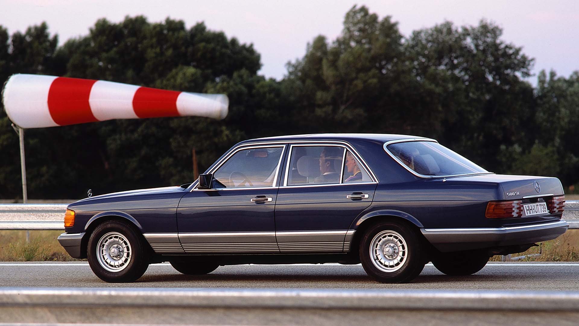 Mercedes-Benz S-Class (W126) 