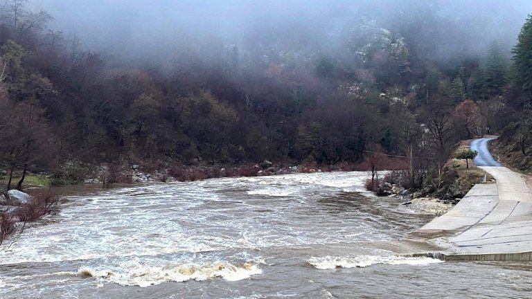 Ардино отново в бедствено положение заради залят мост, откъснал 6 села от света