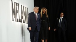 Мелания събра роднините на премиерата на филма си (снимки)