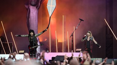 Mötley Crüe спечелиха съдебния спор с основателя и китариста на групата Мик Марс