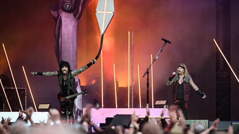 Mötley Crüe спечелиха съдебния спор с основателя и китариста на групата Мик Марс