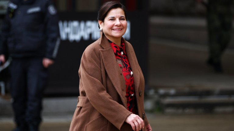 Последният от "домовата книга" каза "да": Йотова избира служебен премиер сред петима