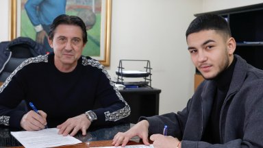 "Левски" подписа със сина на Емил Ангелов-Бабангида