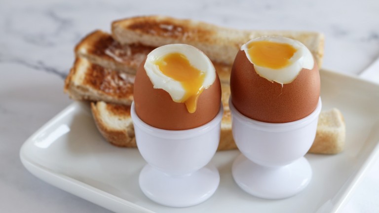 Сварете идеалното рохко яйце по два начина