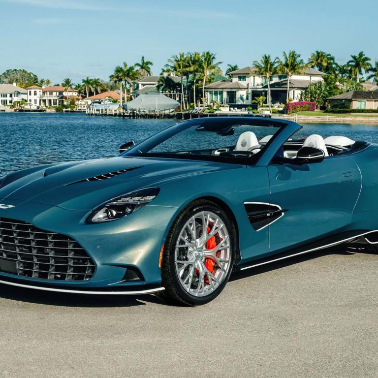 Aston Martin представи уникален кабриолет Vanquish Volante Wave Edition