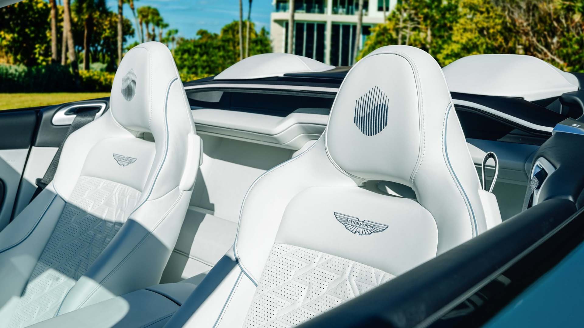 Aston Martin Vanquish Volante Wave Edition 