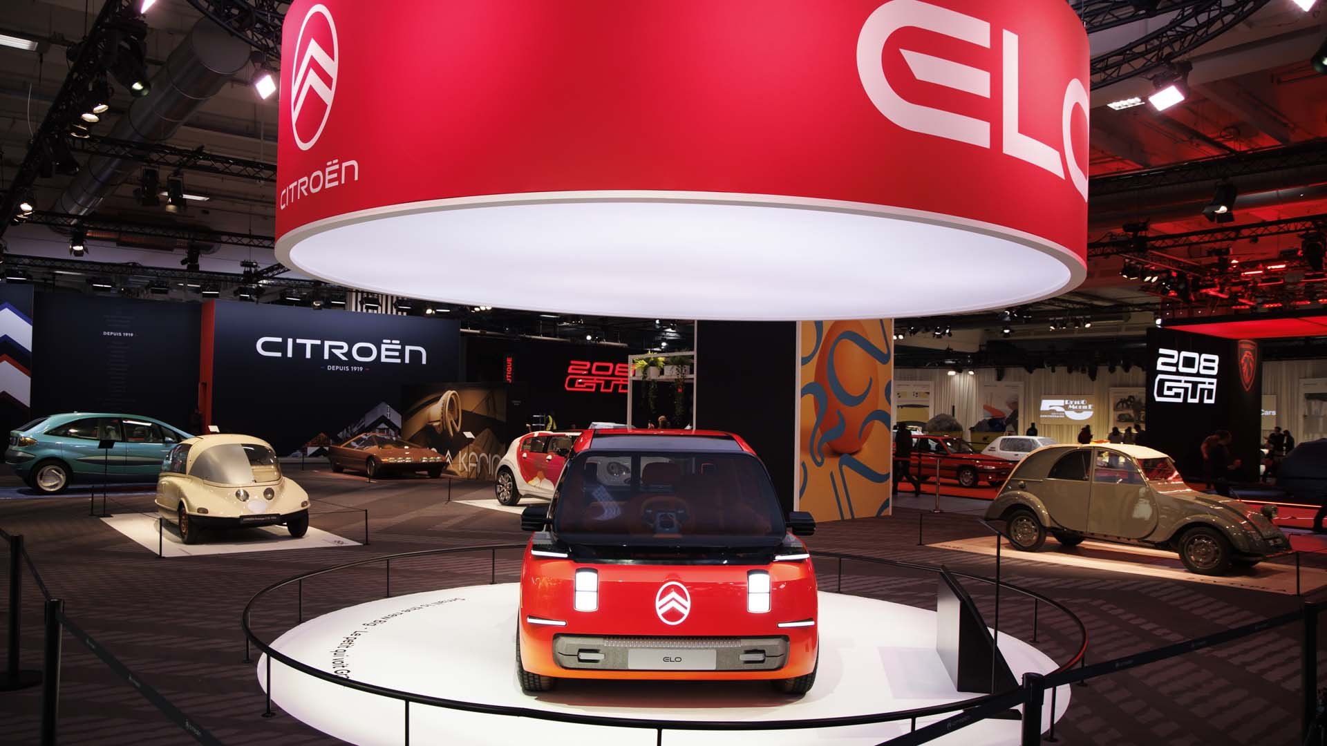 Citroen ELO,  2CV A, C10, Karin, Activa 1, Xanae и C-Cactus на щанда на марката