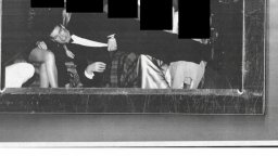 Нови скандални снимки на Андрю Маунтбатън в най-големия пакет от досиетата "Епстийн"