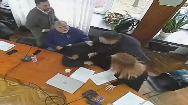 Бой в Общинския съвет на Берковица: Бивш кандидат-кмет атакува съветник от "Възраждане"