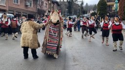 Джамал гони злите сили и благославя за здраве и плодородие в русенското село Кошов