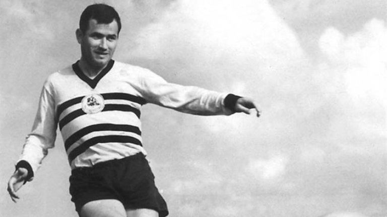 Фенове и легенди на футбола изпратиха Спиро Дебърски