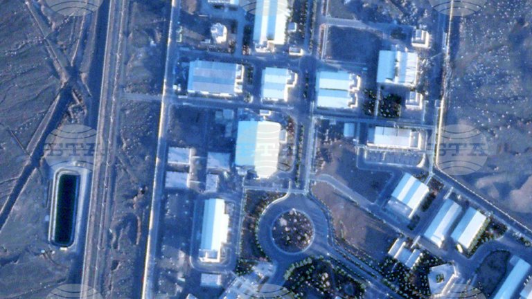 Сателитни снимки показват дейност в атакуваните ирански ядрени обекти