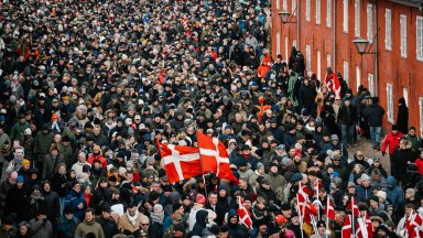 "Поискай прошка, Тръмп!":Хиляди излязоха на протест пред посолството на САЩ в Копенхаген (снимки/видео)