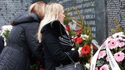 България почита паметта на жертвите на комунистическия режим (снимки)