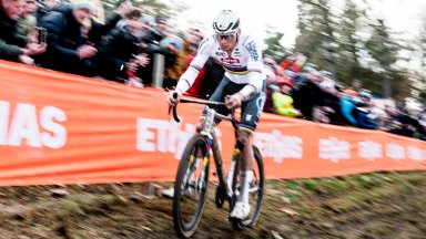 Тотална доминация и рекордна световна титла за Ван дер Пул в колокроса