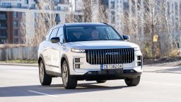 Китайски SUV изненадва с богато оборудване на атрактивна цена (галерия)