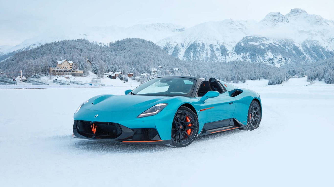 Maserati MCPura Cielo дебютира в Сейнт Мориц в цвят Frozen Magma
