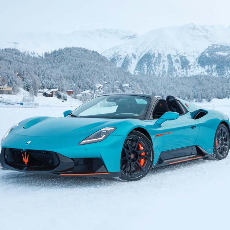 Maserati MCPura Cielo дебютира в Сейнт Мориц в цвят Frozen Magma