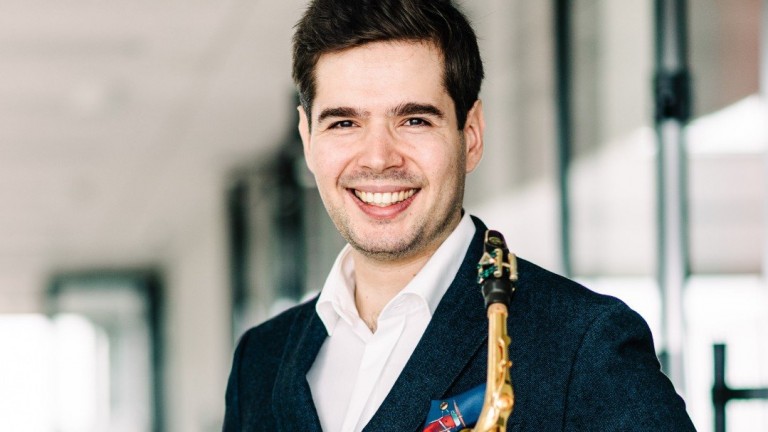 Емблематичен концерт за саксофон от Джон Уилямс звучи в зала "България" дни преди рождения му ден