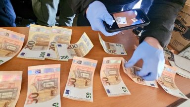 ГДБОП разби канал за фалшиви едри банкноти евро с високо качество (снимки/видео)