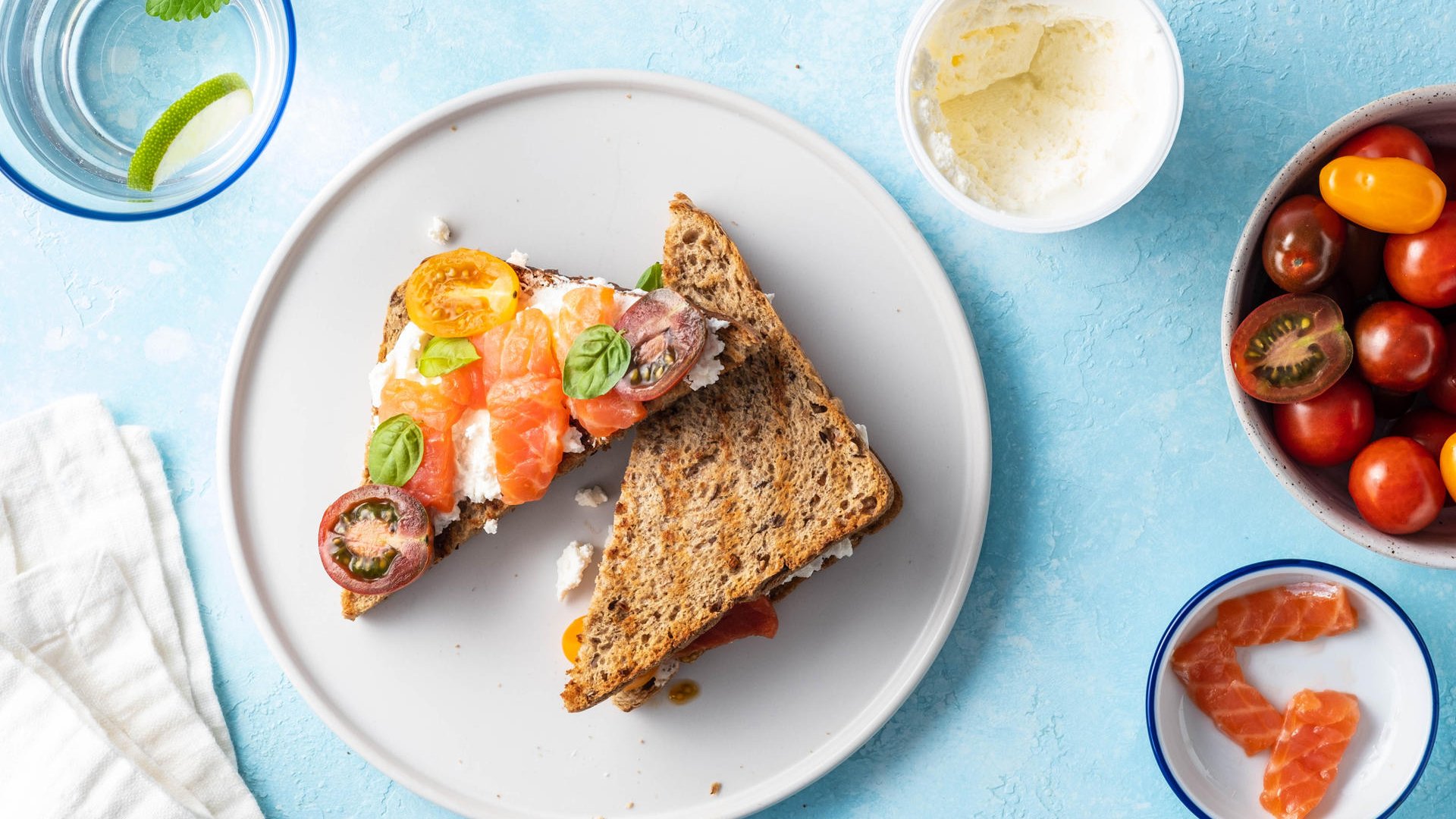 Малчугани в кухнята: Тост с рикота и сьомга