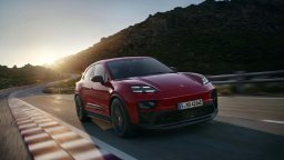 Новият флагмански SUV на Porsche няма да е изцяло електрически